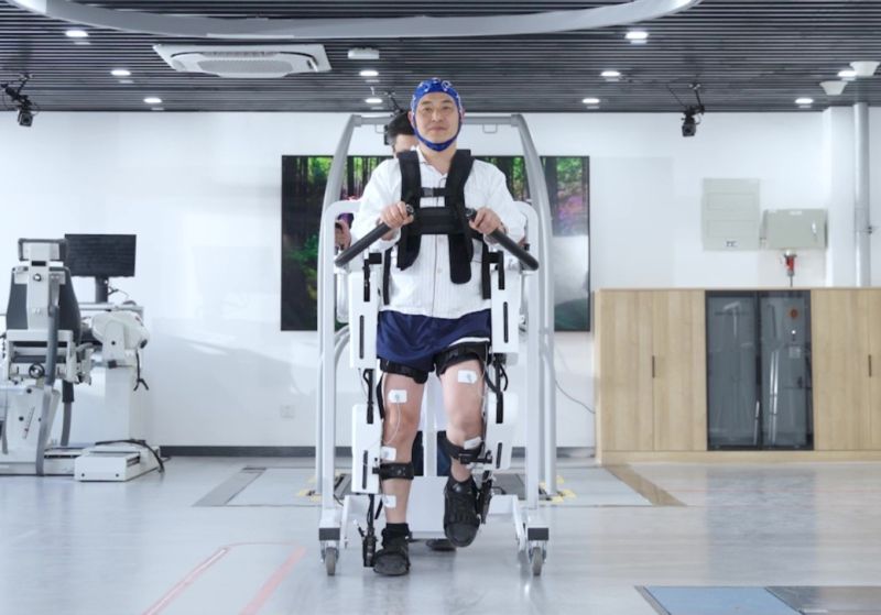 “神工”人工神經(jīng)康復(fù)機(jī)器人-